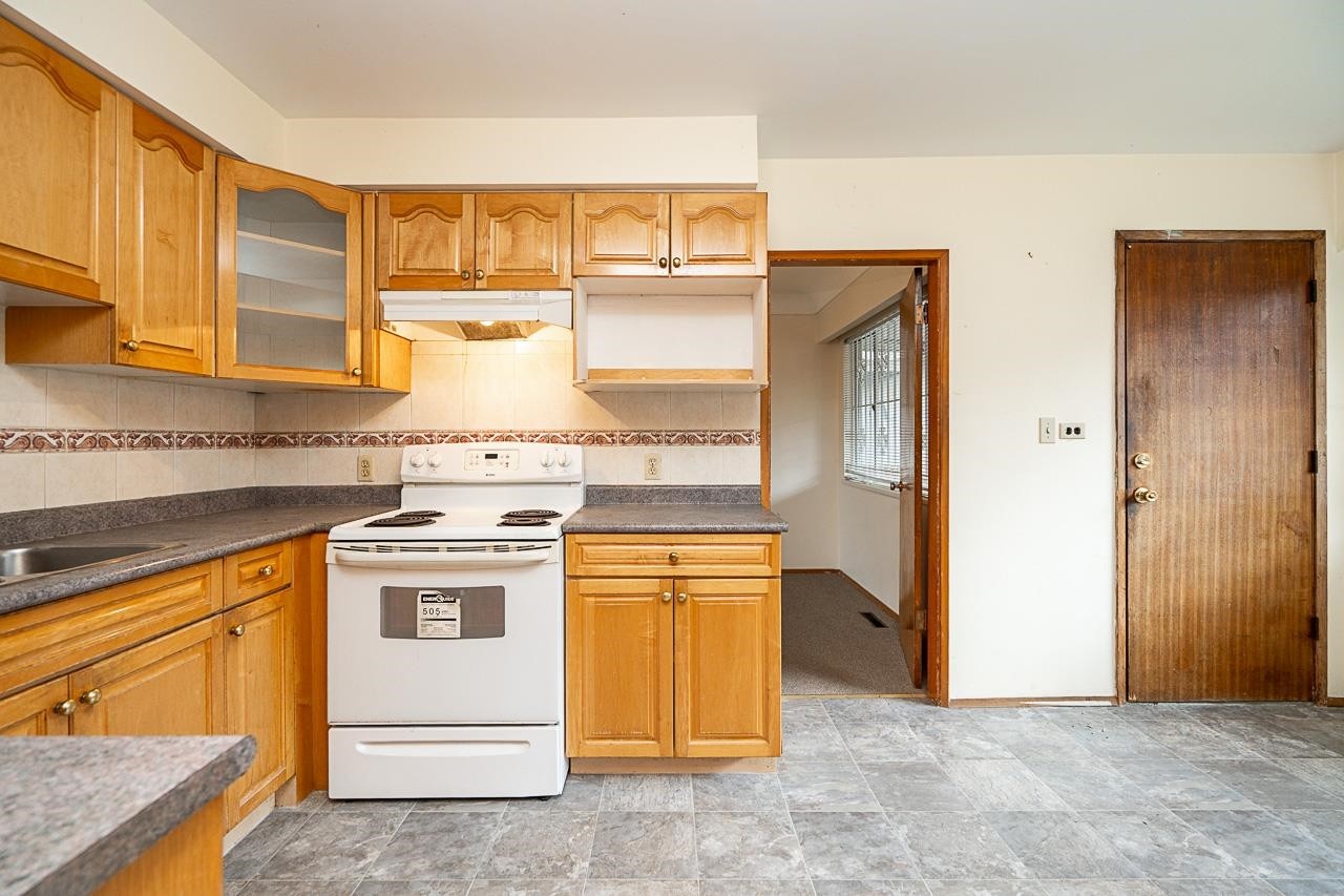 5326 Fleming Street, Vancouver, BC - Indoor Photo Showing Kitchen