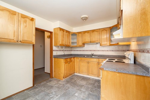 5326 Fleming Street, Vancouver, BC - Indoor Photo Showing Kitchen With Double Sink