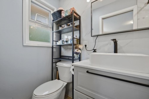 2416 Tolmie Avenue, Coquitlam, BC - Indoor Photo Showing Bathroom