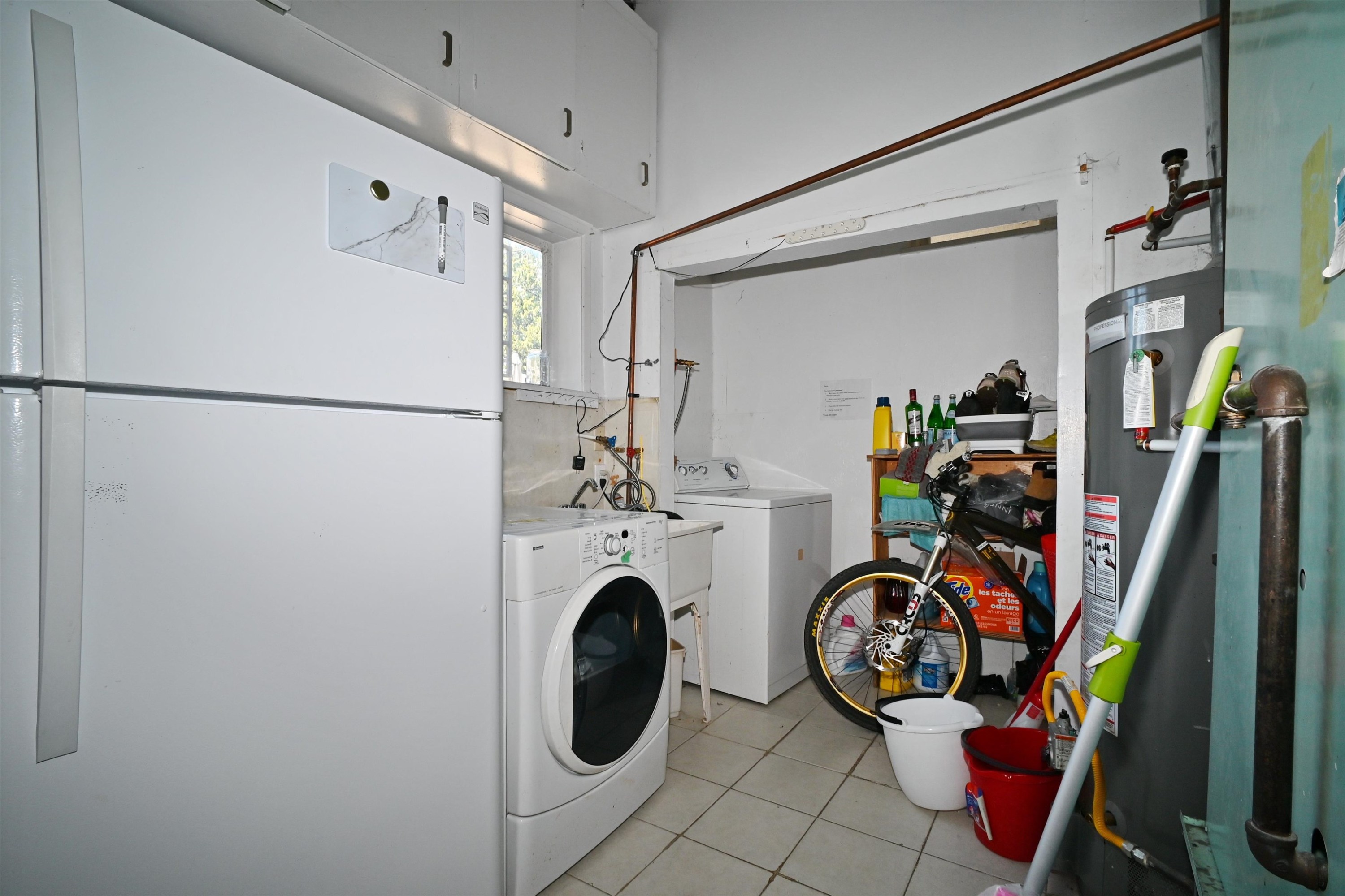 7531 Gilbert Road, Richmond, BC - Indoor Photo Showing Laundry Room