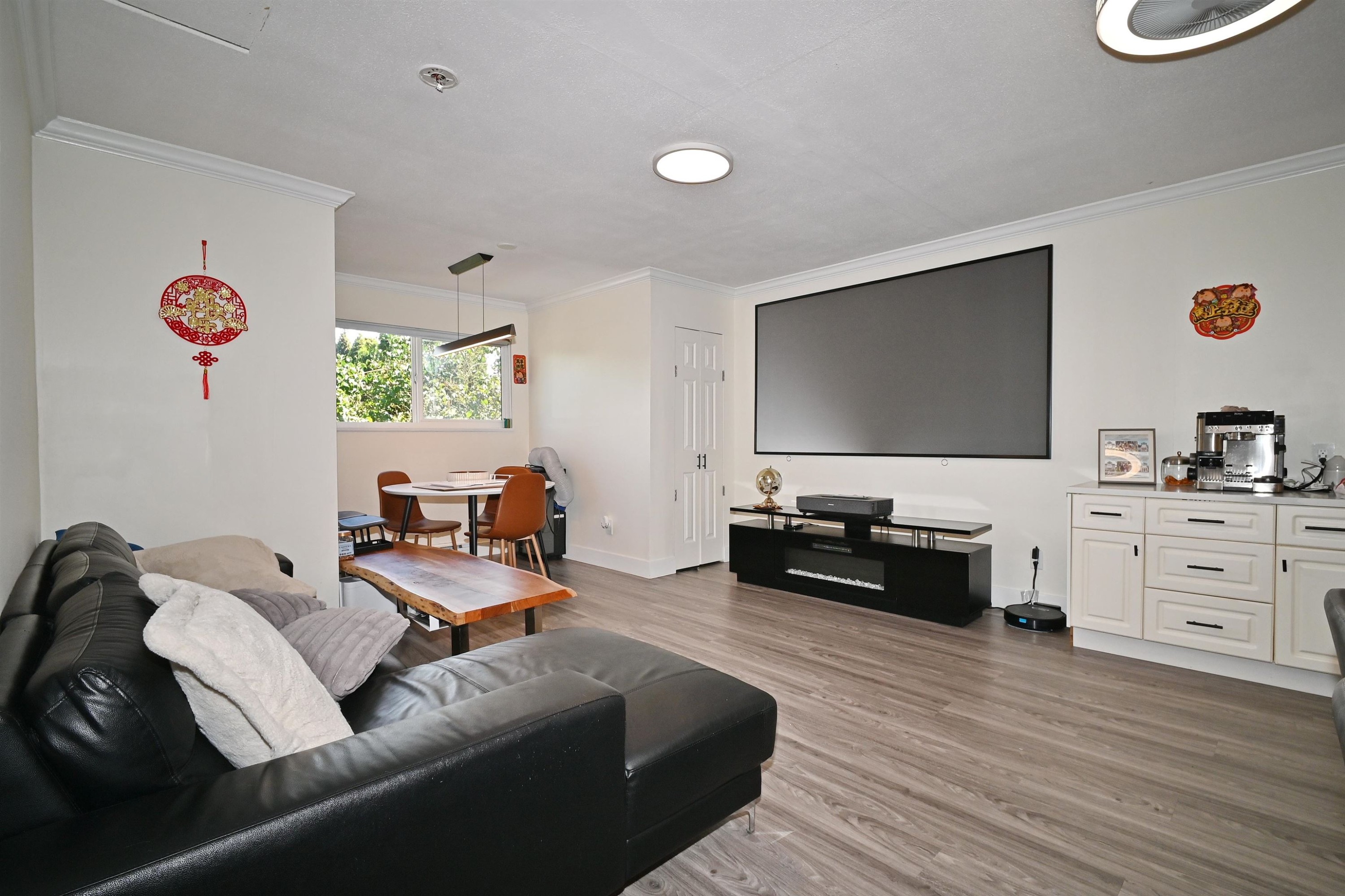 7531 Gilbert Road, Richmond, BC - Indoor Photo Showing Living Room
