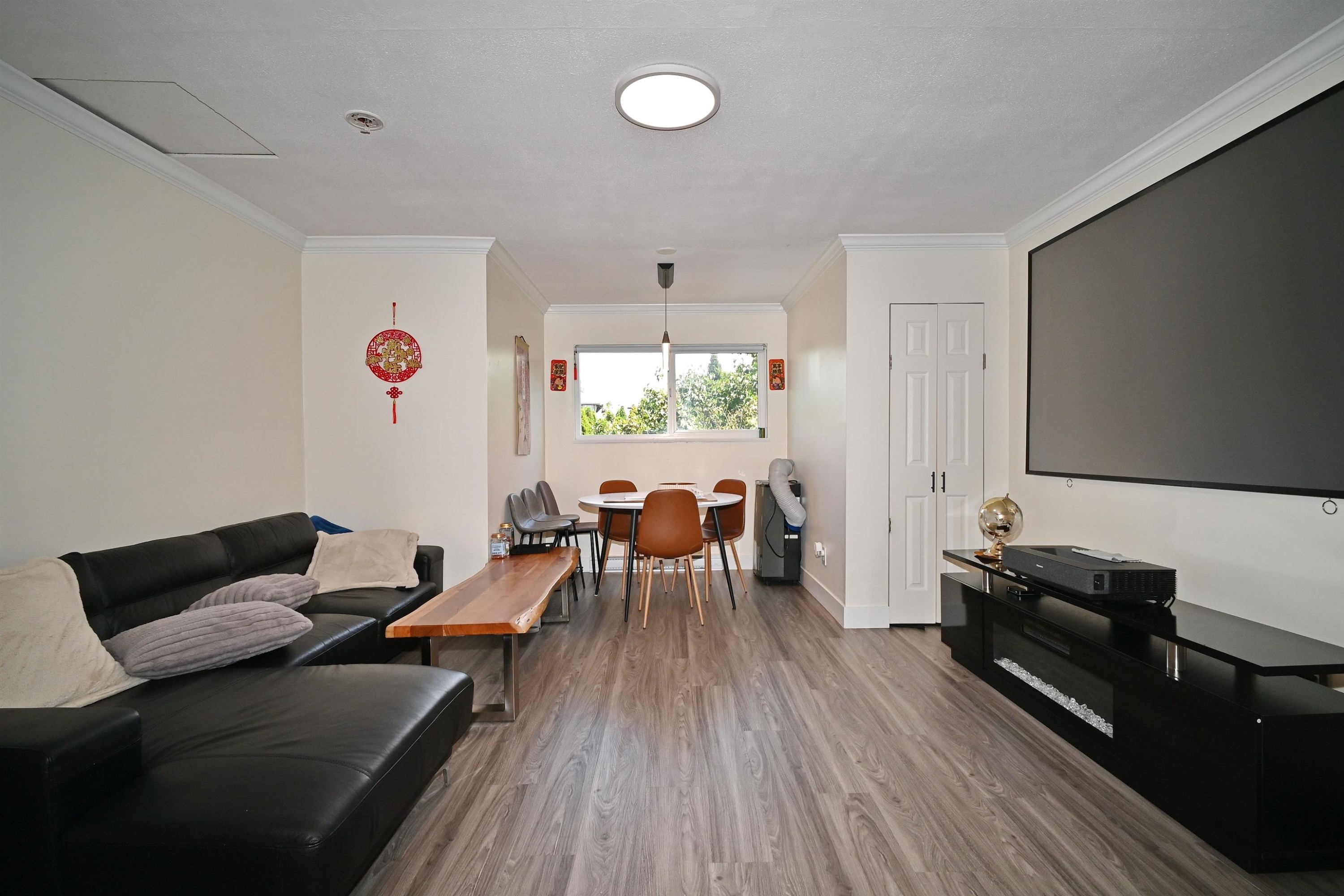7531 Gilbert Road, Richmond, BC - Indoor Photo Showing Living Room