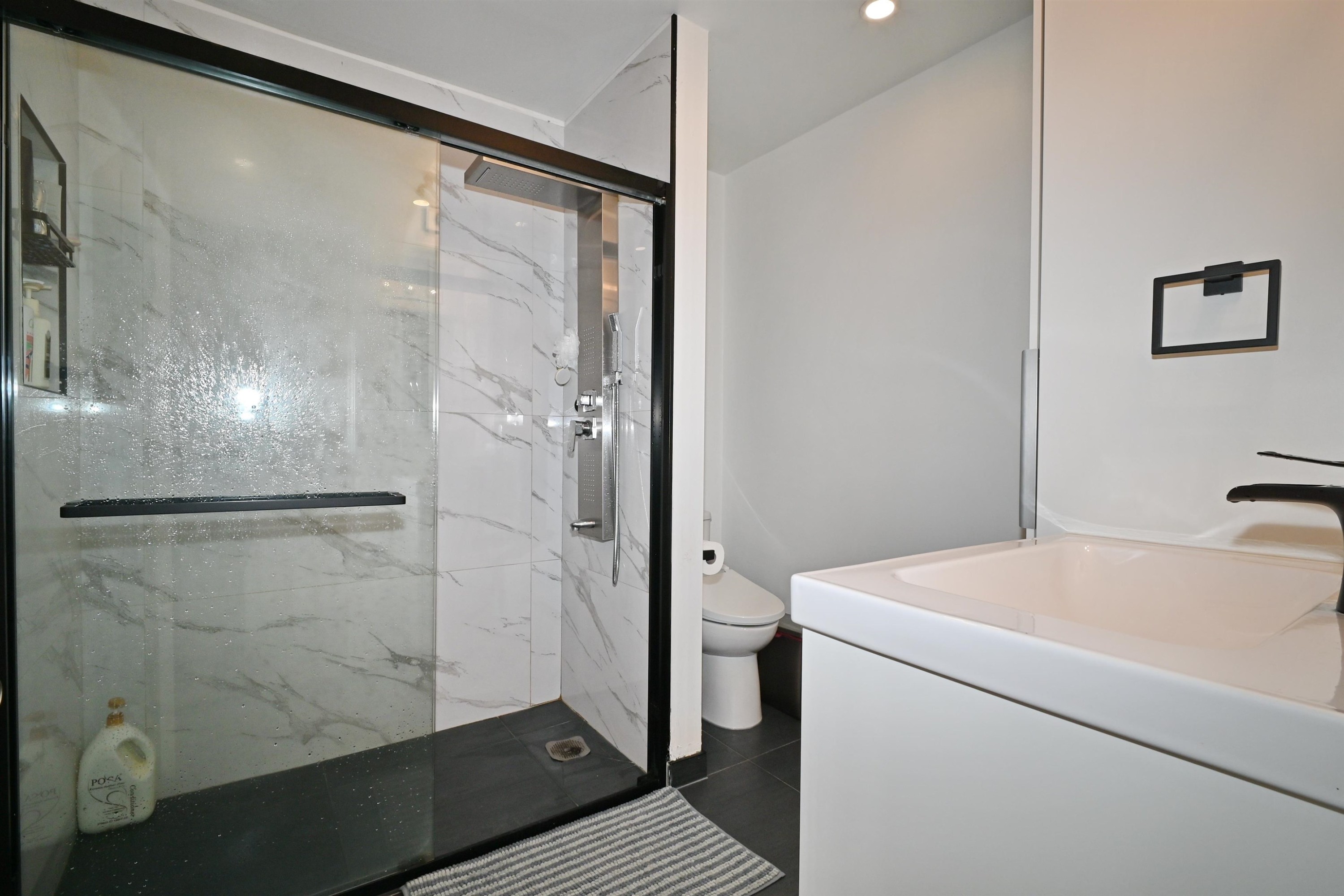 7531 Gilbert Road, Richmond, BC - Indoor Photo Showing Bathroom