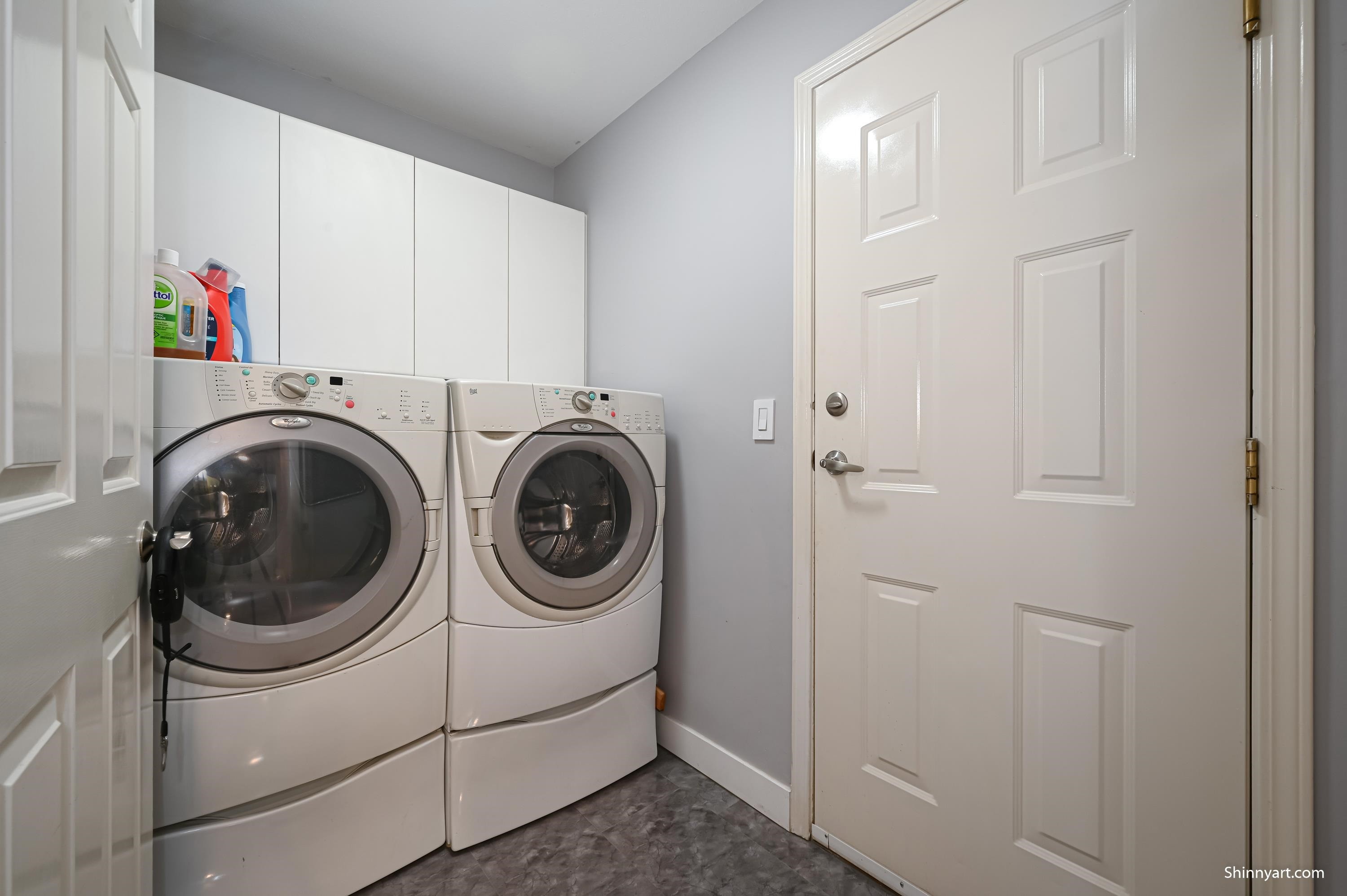 6339 Canada Way, Burnaby, BC - Indoor Photo Showing Laundry Room