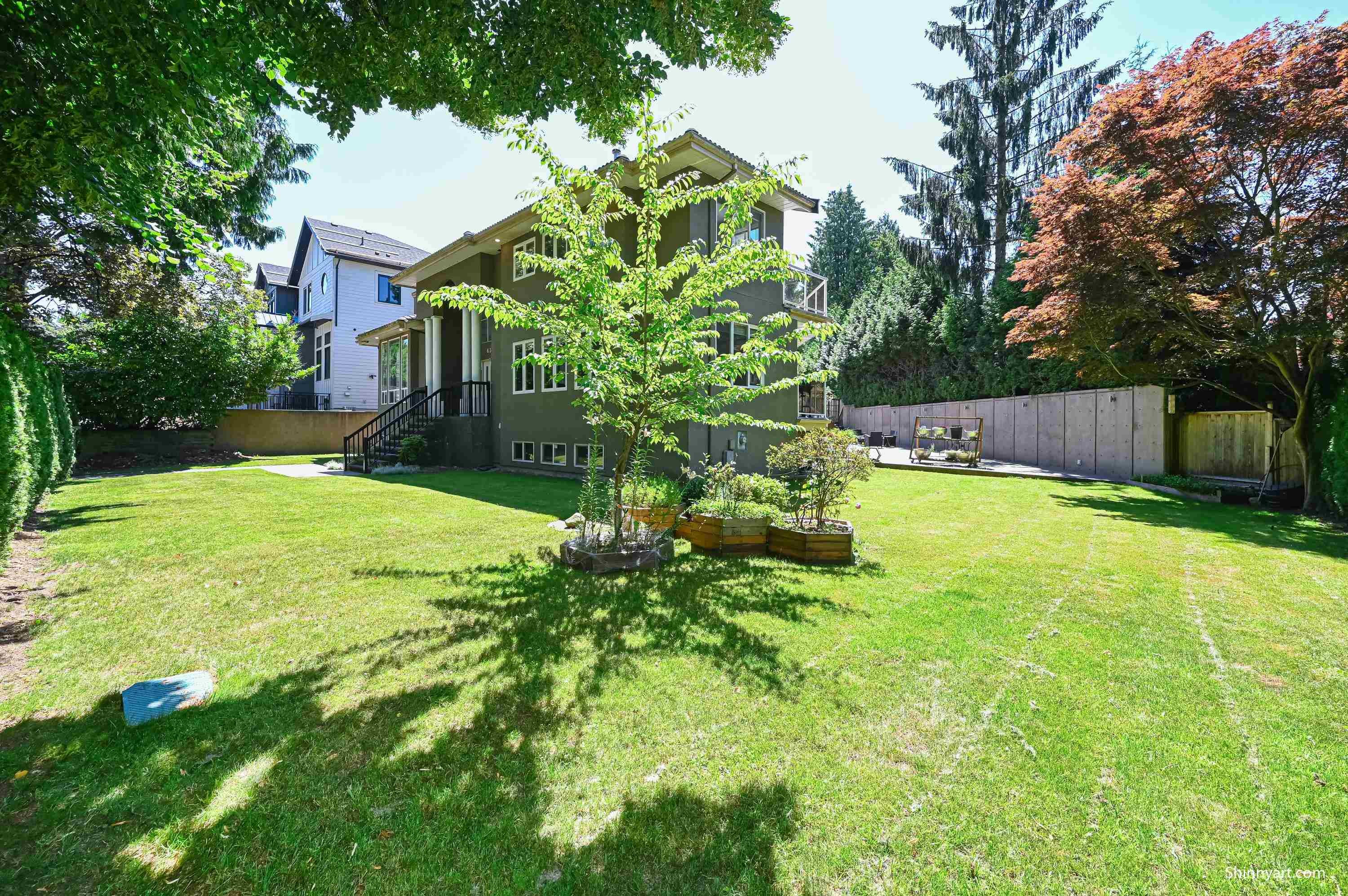 6339 Canada Way, Burnaby, BC - Outdoor