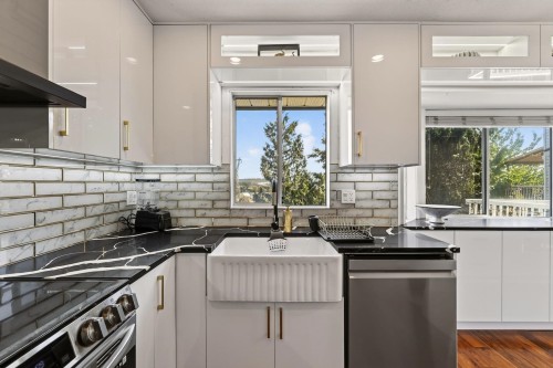 187 Warrick Street, Coquitlam, BC - Indoor Photo Showing Kitchen