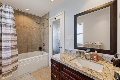 187 Warrick Street, Coquitlam, BC - Indoor Photo Showing Bathroom