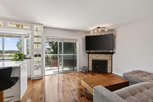 187 Warrick Street, Coquitlam, BC - Indoor Photo Showing Living Room With Fireplace