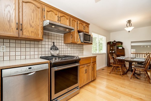 2670 Brewster Drive, Coquitlam, BC - Indoor Photo Showing Kitchen