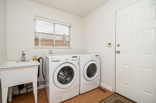 2670 Brewster Drive, Coquitlam, BC - Indoor Photo Showing Laundry Room
