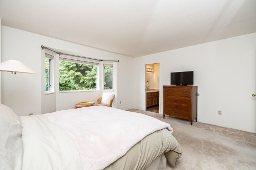 2670 Brewster Drive, Coquitlam, BC - Indoor Photo Showing Bedroom