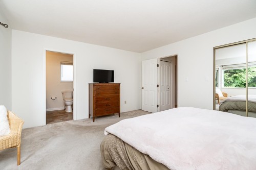 2670 Brewster Drive, Coquitlam, BC - Indoor Photo Showing Bedroom