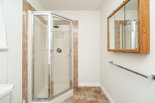 2670 Brewster Drive, Coquitlam, BC - Indoor Photo Showing Bathroom