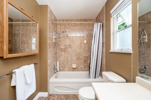 2670 Brewster Drive, Coquitlam, BC - Indoor Photo Showing Bathroom
