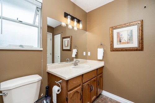 2670 Brewster Drive, Coquitlam, BC - Indoor Photo Showing Bathroom