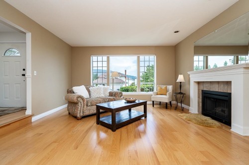 2670 Brewster Drive, Coquitlam, BC - Indoor Photo Showing Living Room With Fireplace
