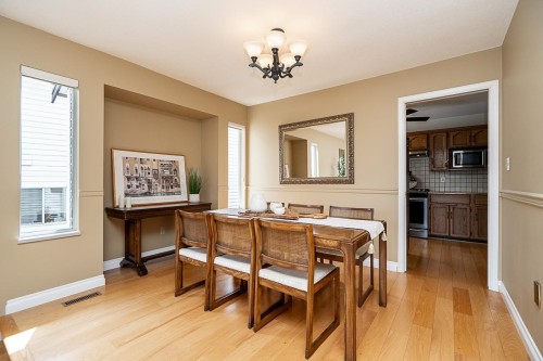 2670 Brewster Drive, Coquitlam, BC - Indoor Photo Showing Dining Room