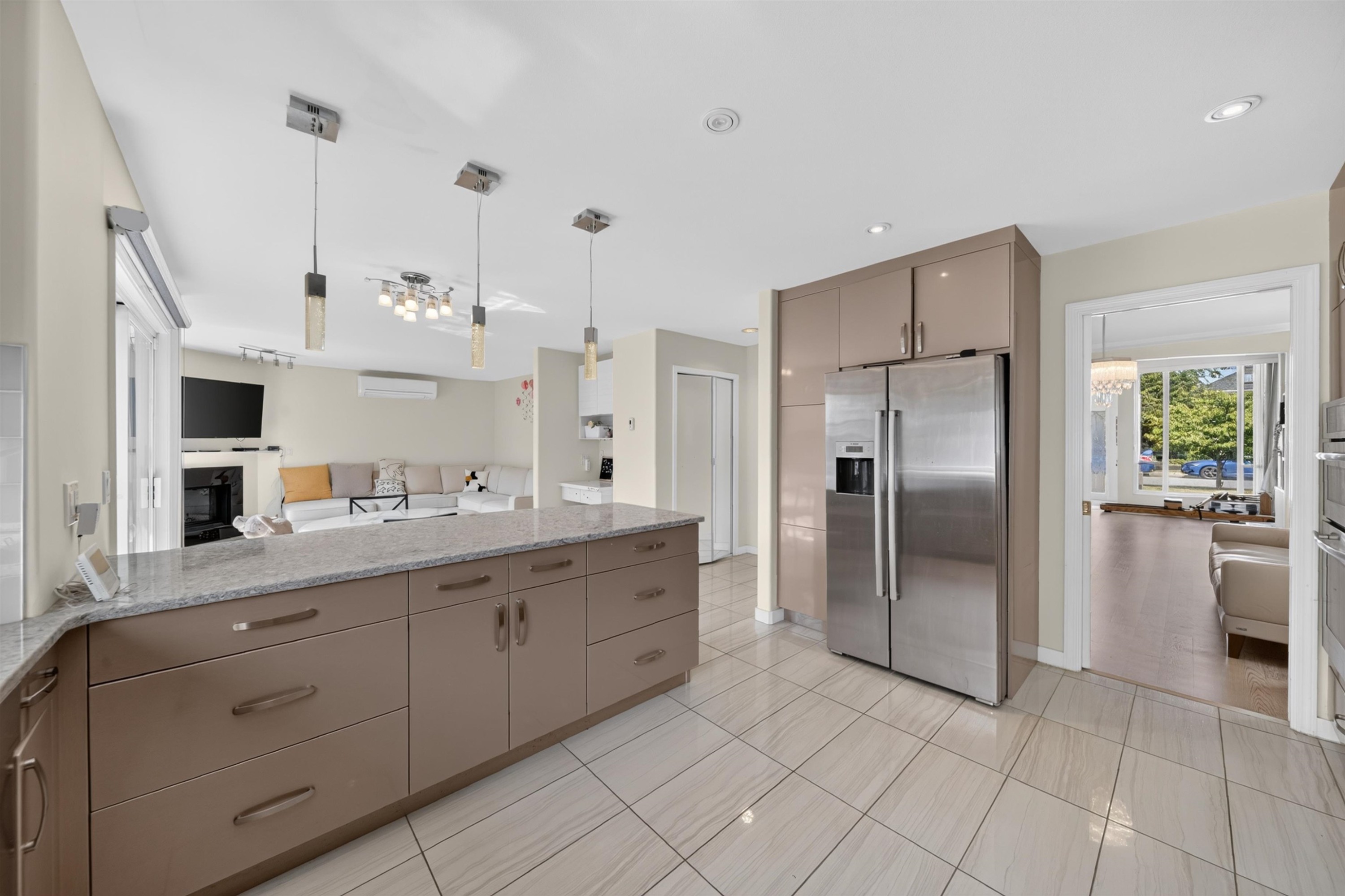 10360 Hall Avenue, Richmond, BC - Indoor Photo Showing Kitchen With Upgraded Kitchen