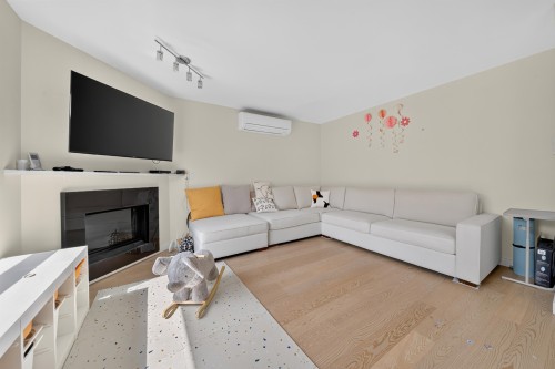 10360 Hall Avenue, Richmond, BC - Indoor Photo Showing Living Room With Fireplace