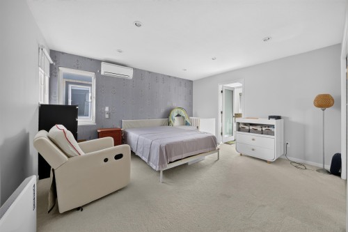 10360 Hall Avenue, Richmond, BC - Indoor Photo Showing Bedroom