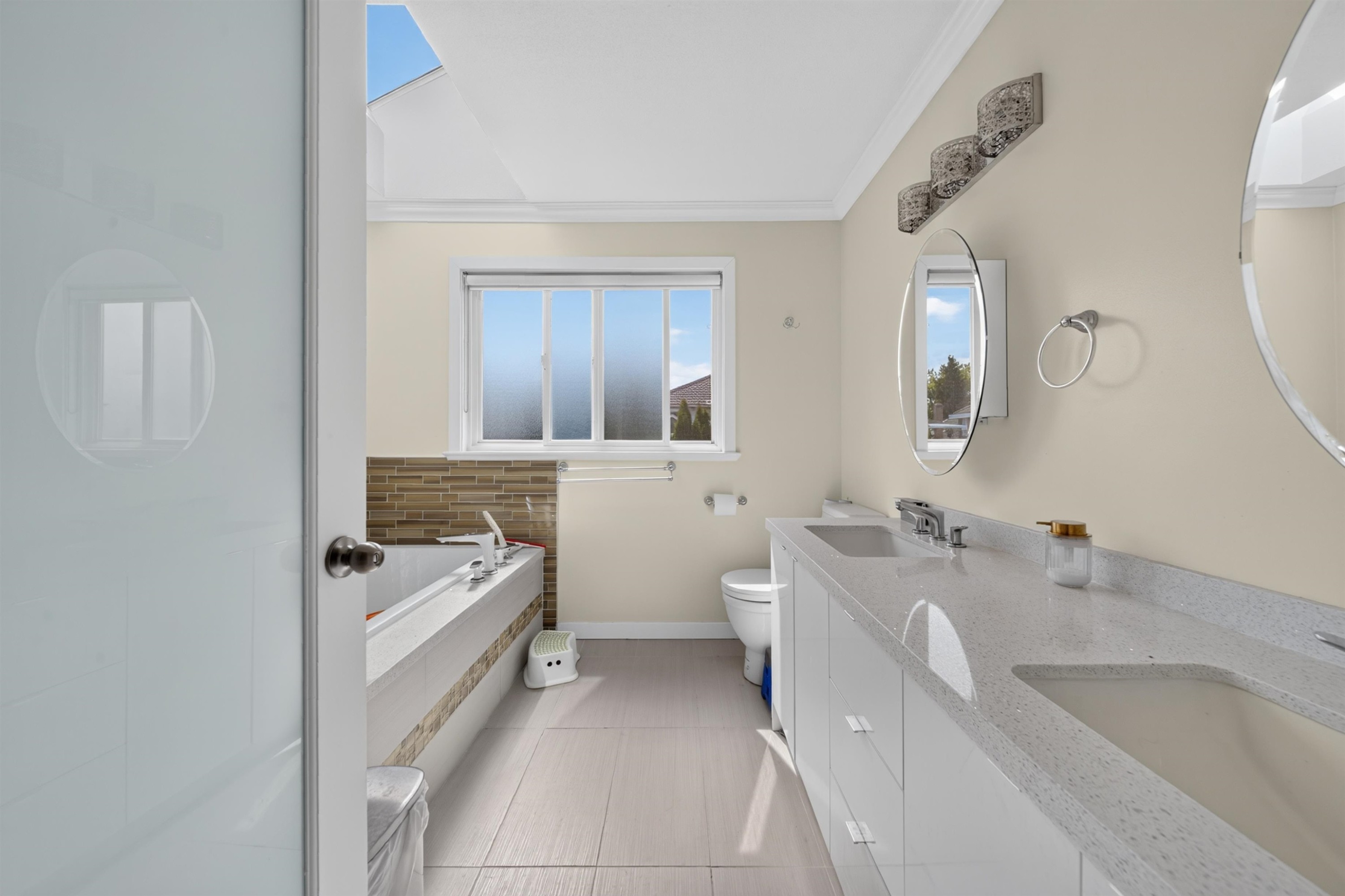 10360 Hall Avenue, Richmond, BC - Indoor Photo Showing Bathroom
