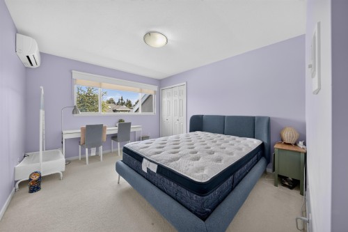 10360 Hall Avenue, Richmond, BC - Indoor Photo Showing Bedroom