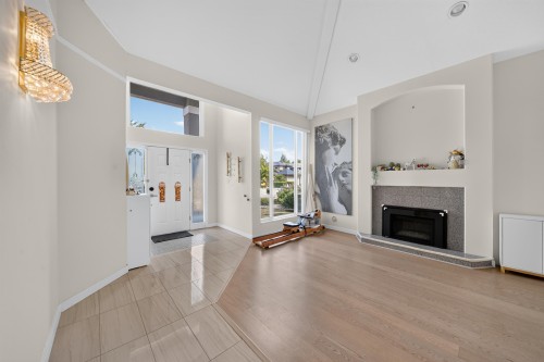 10360 Hall Avenue, Richmond, BC - Indoor Photo Showing Living Room With Fireplace