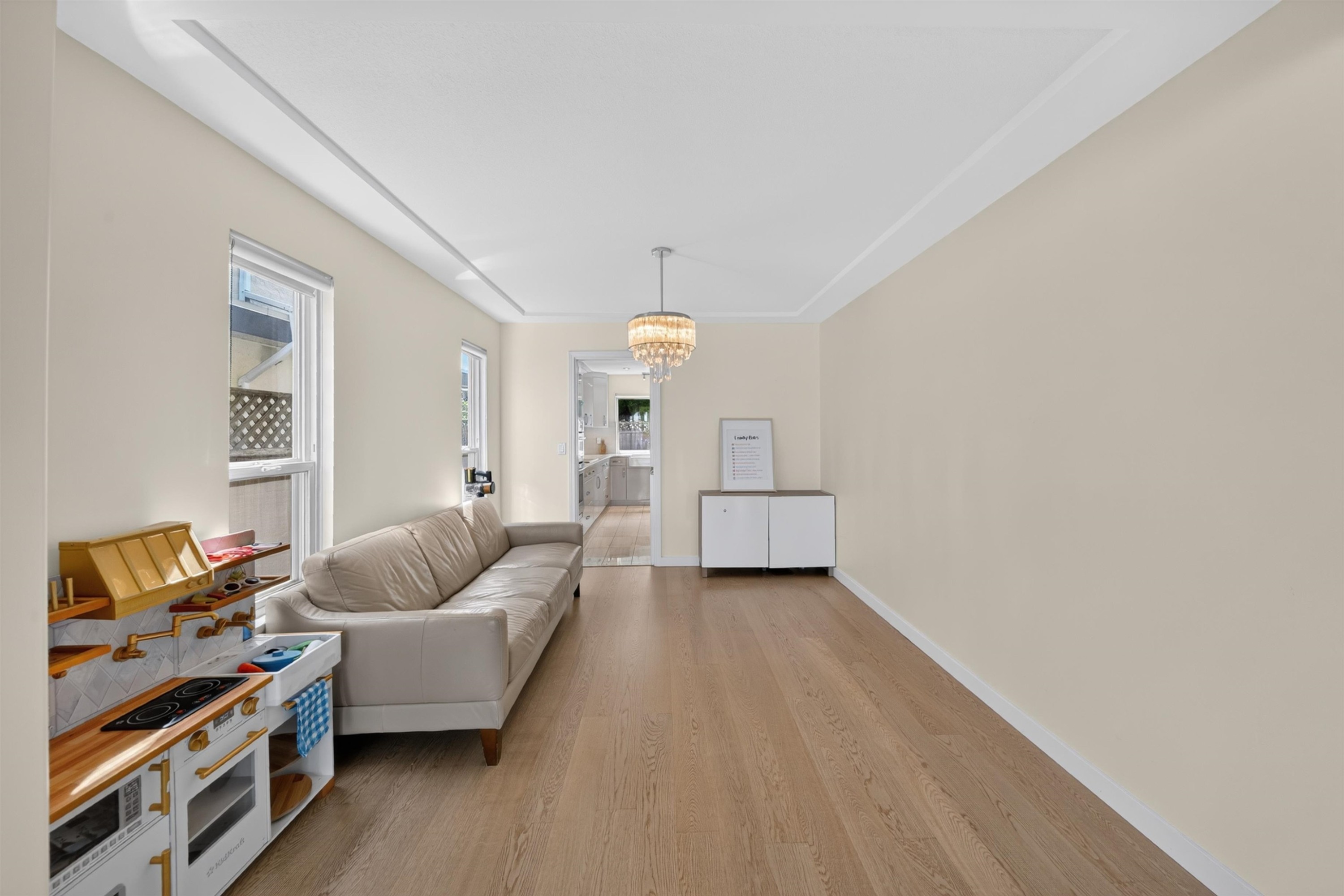10360 Hall Avenue, Richmond, BC - Indoor Photo Showing Living Room