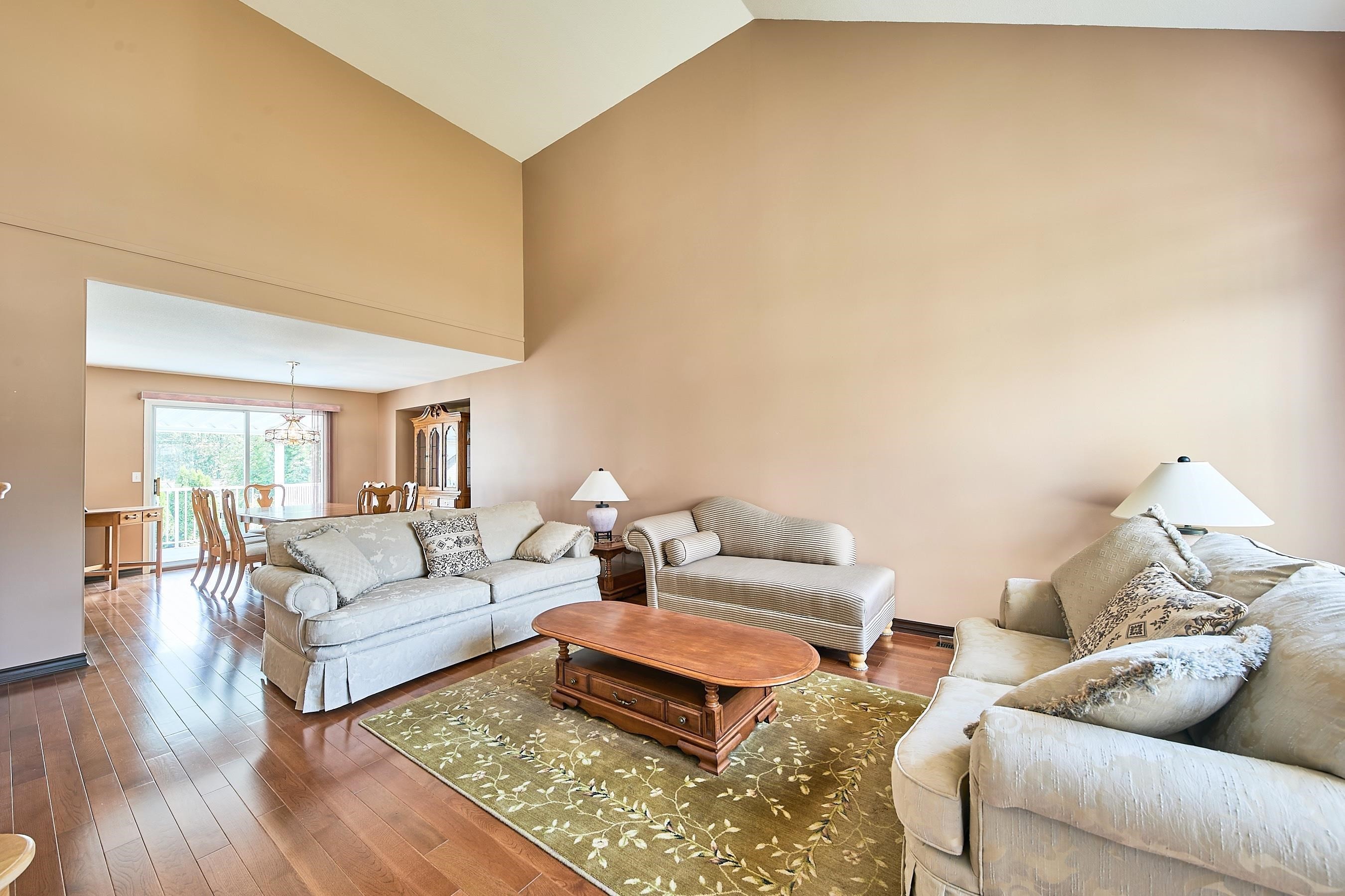 2944 Valleyvista Drive, Coquitlam, BC - Indoor Photo Showing Living Room