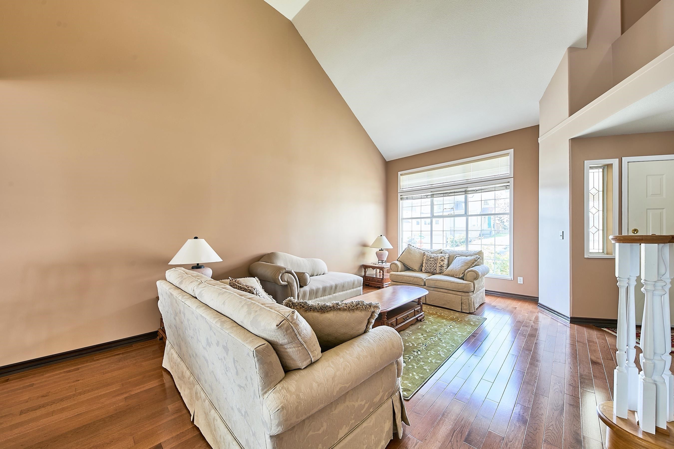 2944 Valleyvista Drive, Coquitlam, BC - Indoor Photo Showing Living Room