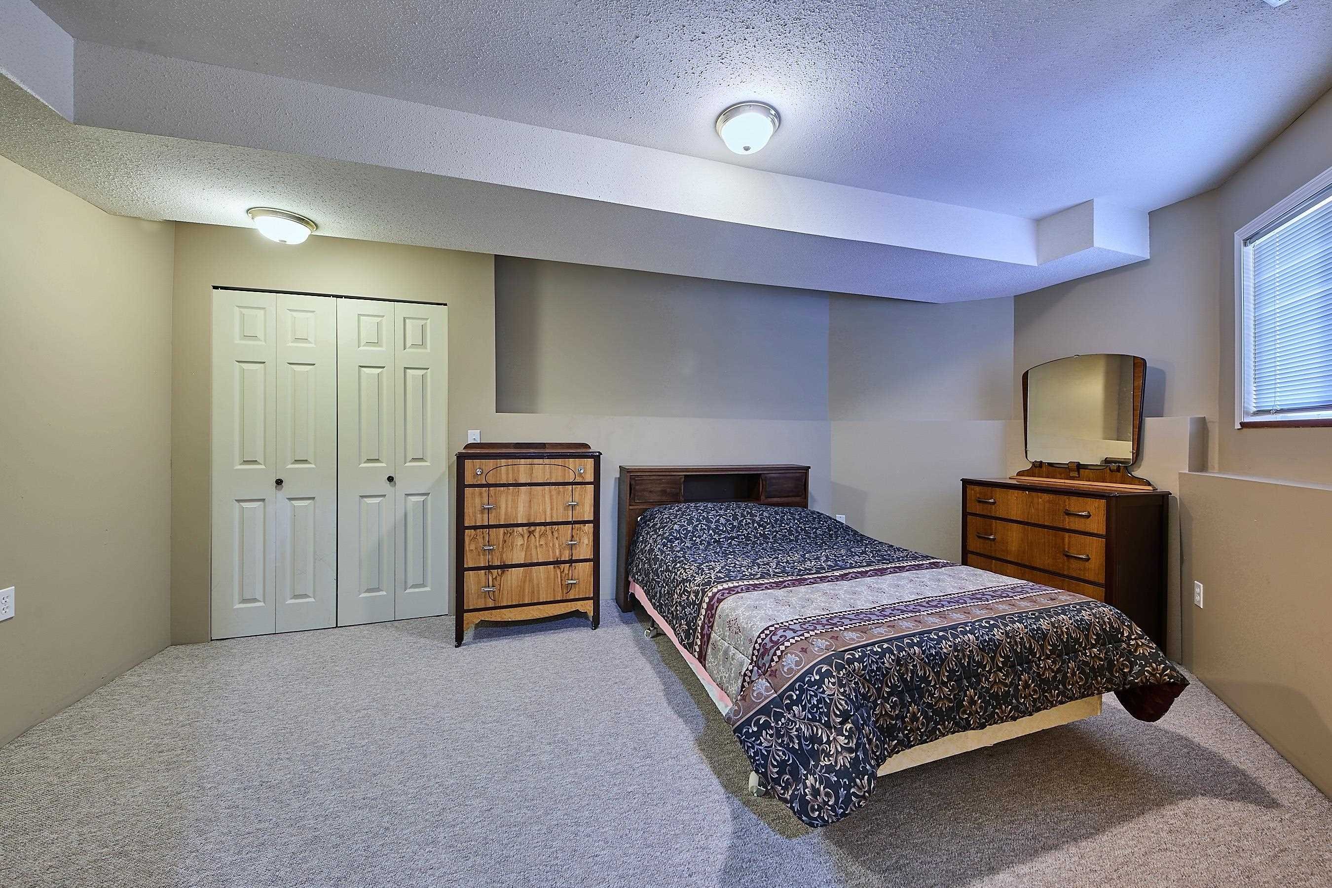2944 Valleyvista Drive, Coquitlam, BC - Indoor Photo Showing Bedroom