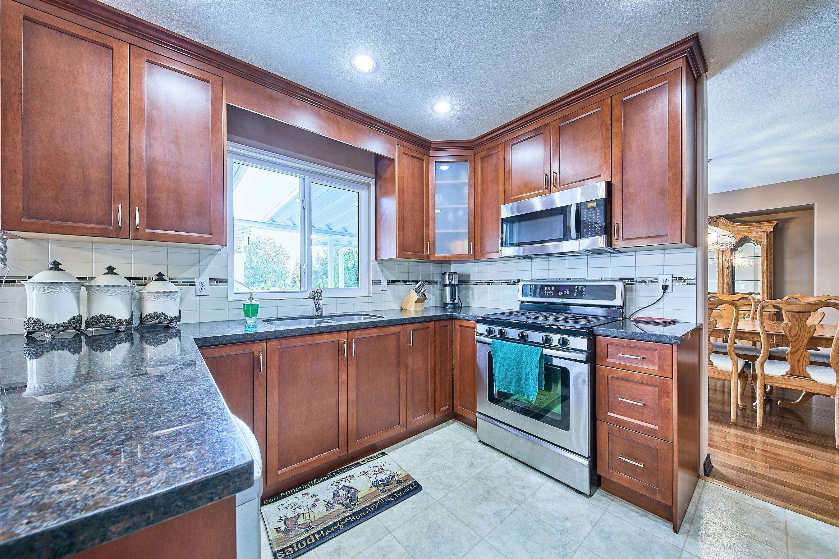 2944 Valleyvista Drive, Coquitlam, BC - Indoor Photo Showing Kitchen With Double Sink