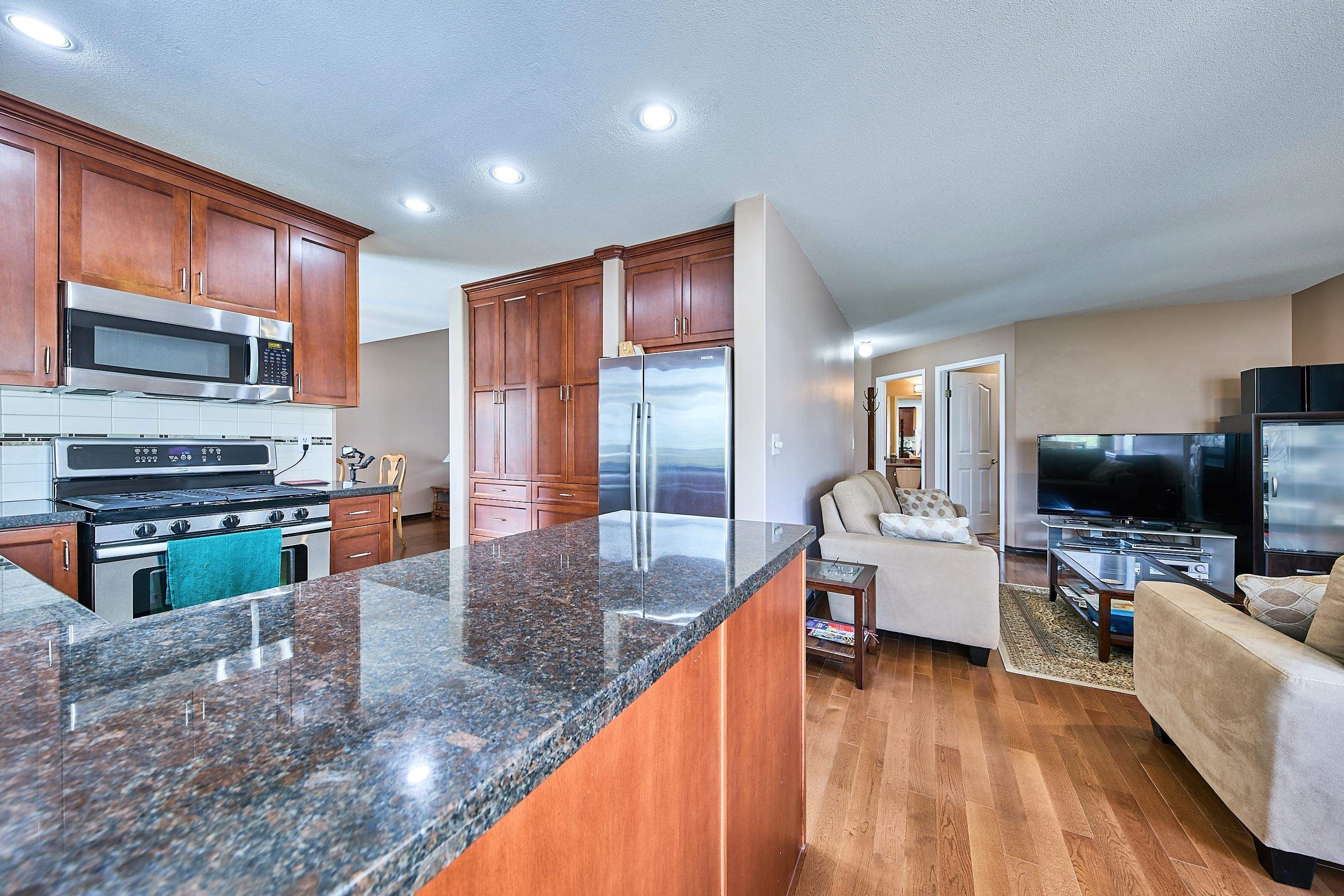 2944 Valleyvista Drive, Coquitlam, BC - Indoor Photo Showing Kitchen With Stainless Steel Kitchen With Upgraded Kitchen