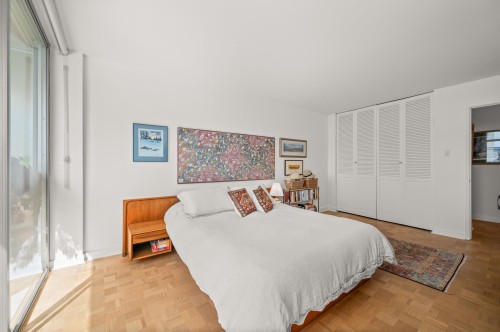 102-2135 Argyle Avenue, West Vancouver, BC - Indoor Photo Showing Bedroom