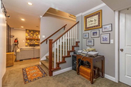358 14Th Street E, North Vancouver, BC - Indoor Photo Showing Other Room