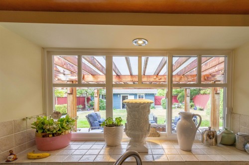 358 14Th Street E, North Vancouver, BC - Indoor
