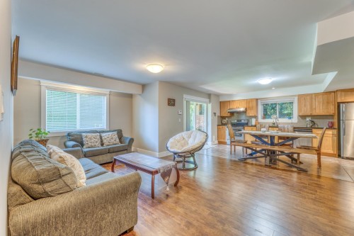1338 Fifeshire Street, Coquitlam, BC - Indoor Photo Showing Living Room