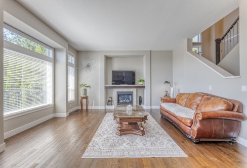 1338 Fifeshire Street, Coquitlam, BC - Indoor Photo Showing Living Room With Fireplace