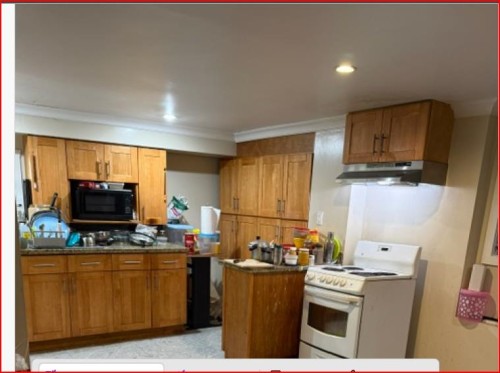 5441 Dundee Street, Vancouver, BC - Indoor Photo Showing Kitchen