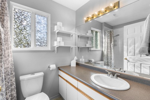 1728 Pekrul Place, Port Coquitlam, BC - Indoor Photo Showing Bathroom