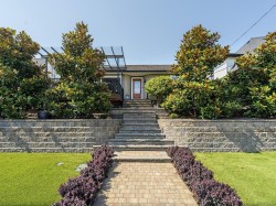 1707 Nanaimo Street New Westminster, BC V3M 2G7