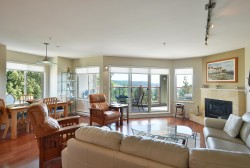 301-5780 Trail Avenue Sechelt, BC V7Z 0K5