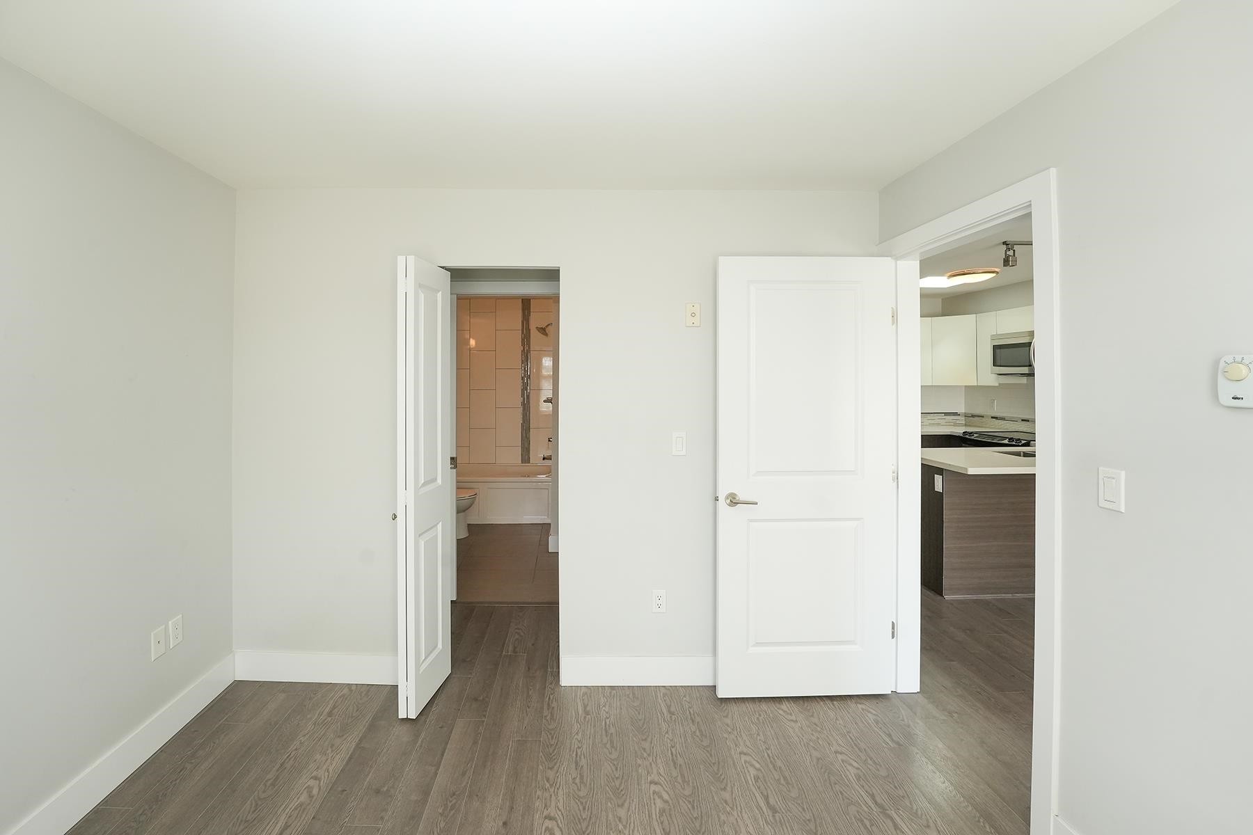 403-2408 Broadway E, Vancouver, BC - Indoor Photo Showing Other Room