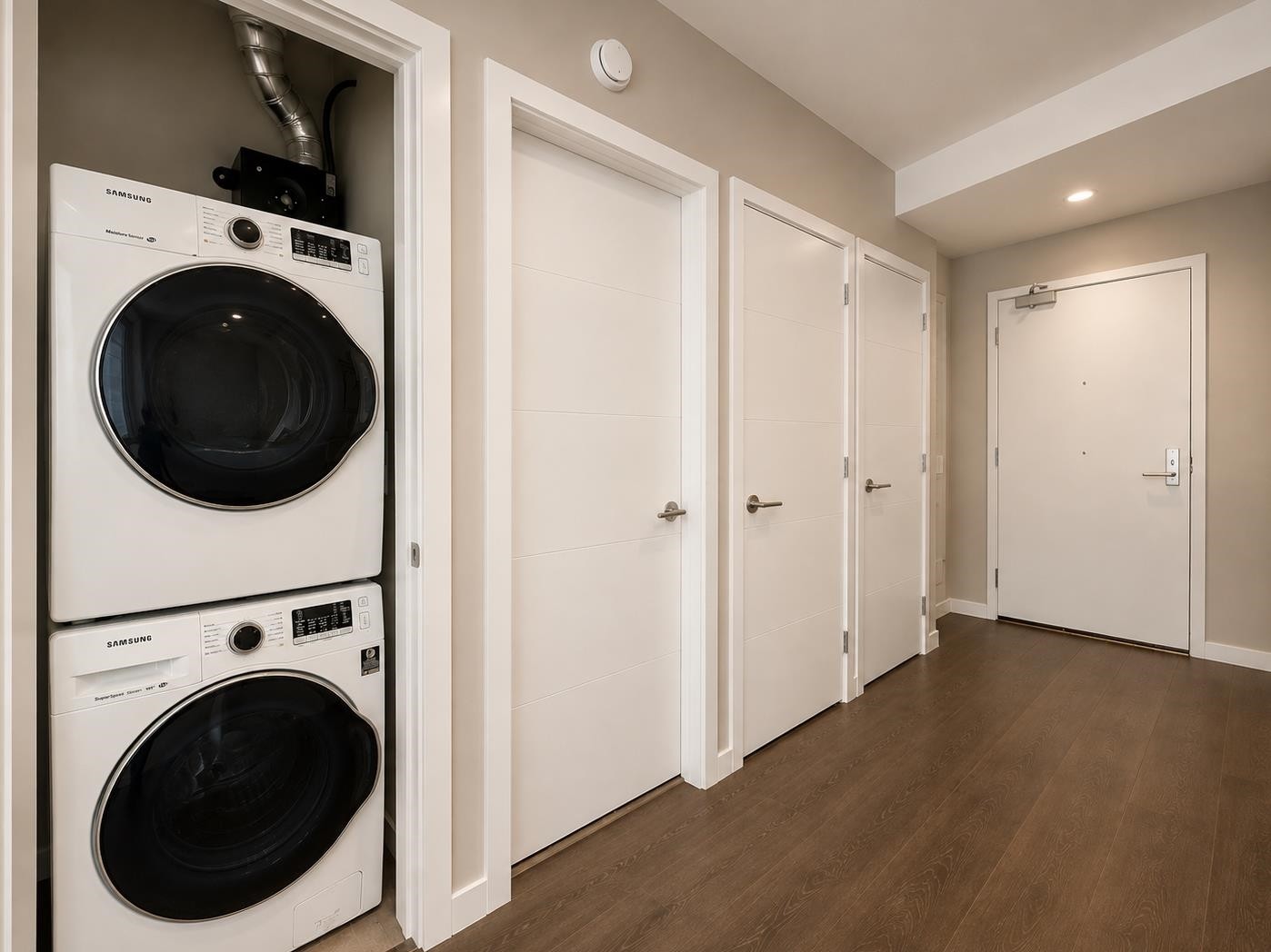 512-38033 Second Avenue, Squamish, BC - Indoor Photo Showing Laundry Room