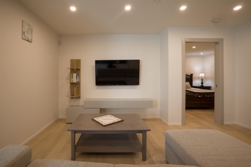1076 Park Drive, Vancouver, BC - Indoor Photo Showing Living Room