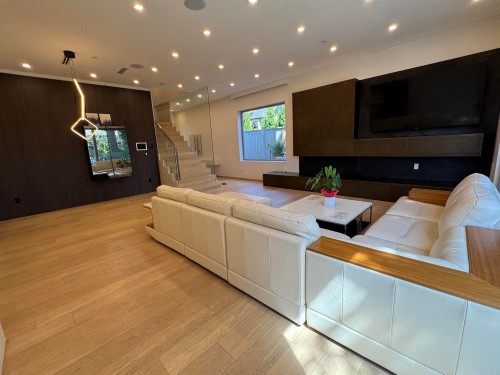 1076 Park Drive, Vancouver, BC - Indoor Photo Showing Living Room