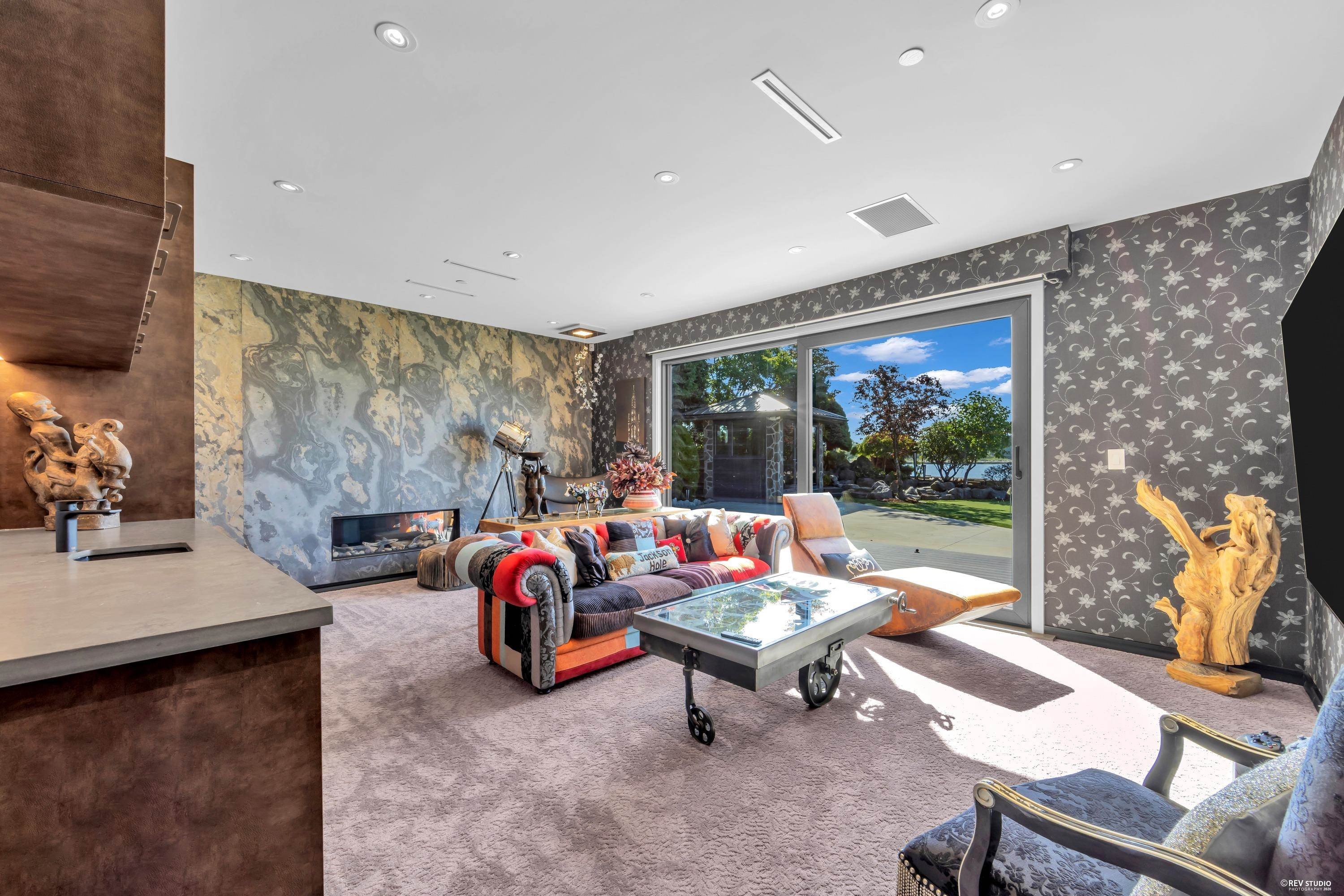 3308 Deering Island Place, Vancouver, BC - Indoor