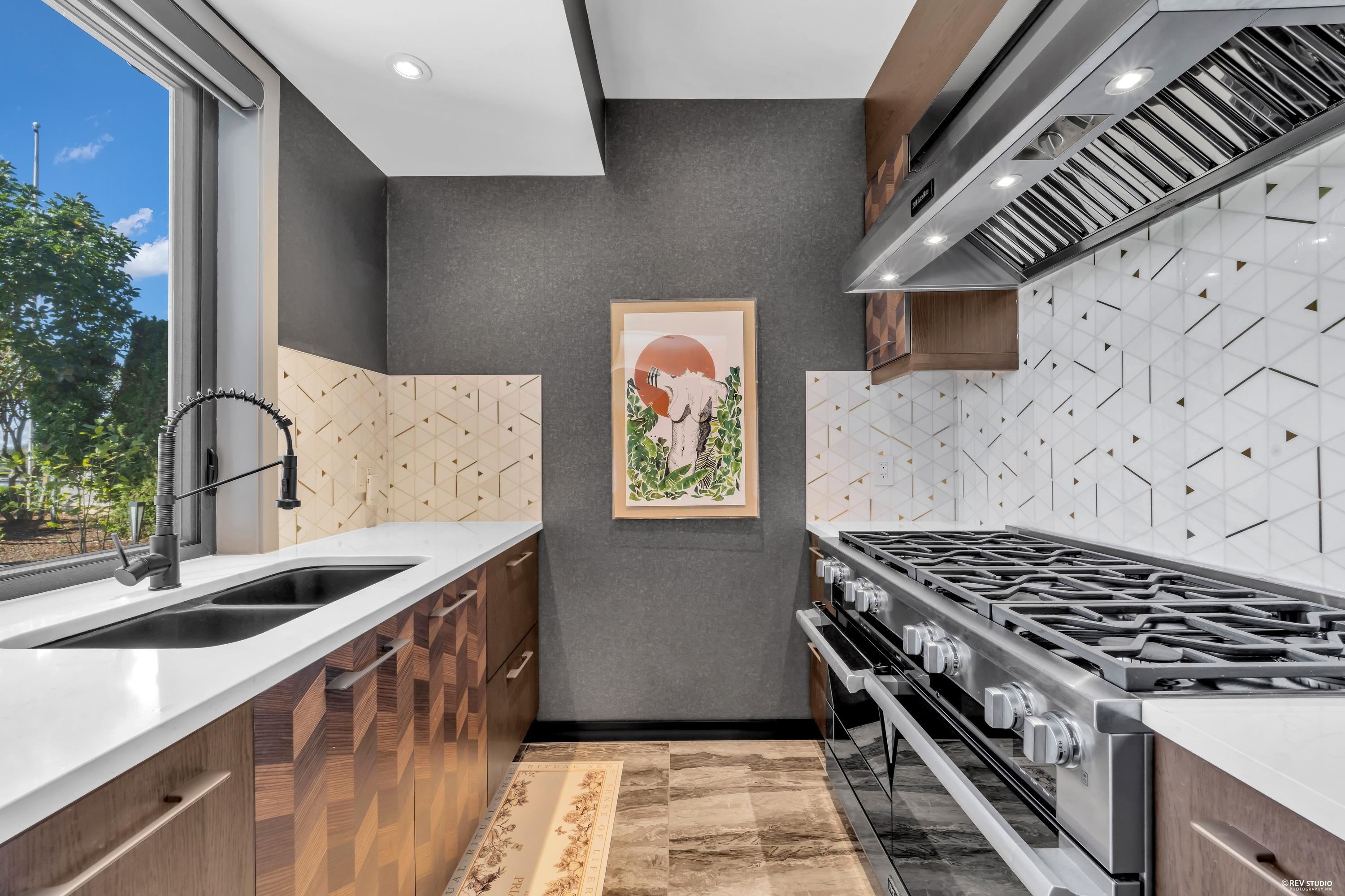3308 Deering Island Place, Vancouver, BC - Indoor Photo Showing Kitchen With Double Sink With Upgraded Kitchen