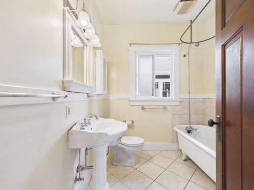 3035 5Th Avenue W, Vancouver, BC - Indoor Photo Showing Bathroom