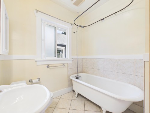 3035 5Th Avenue W, Vancouver, BC - Indoor Photo Showing Bathroom